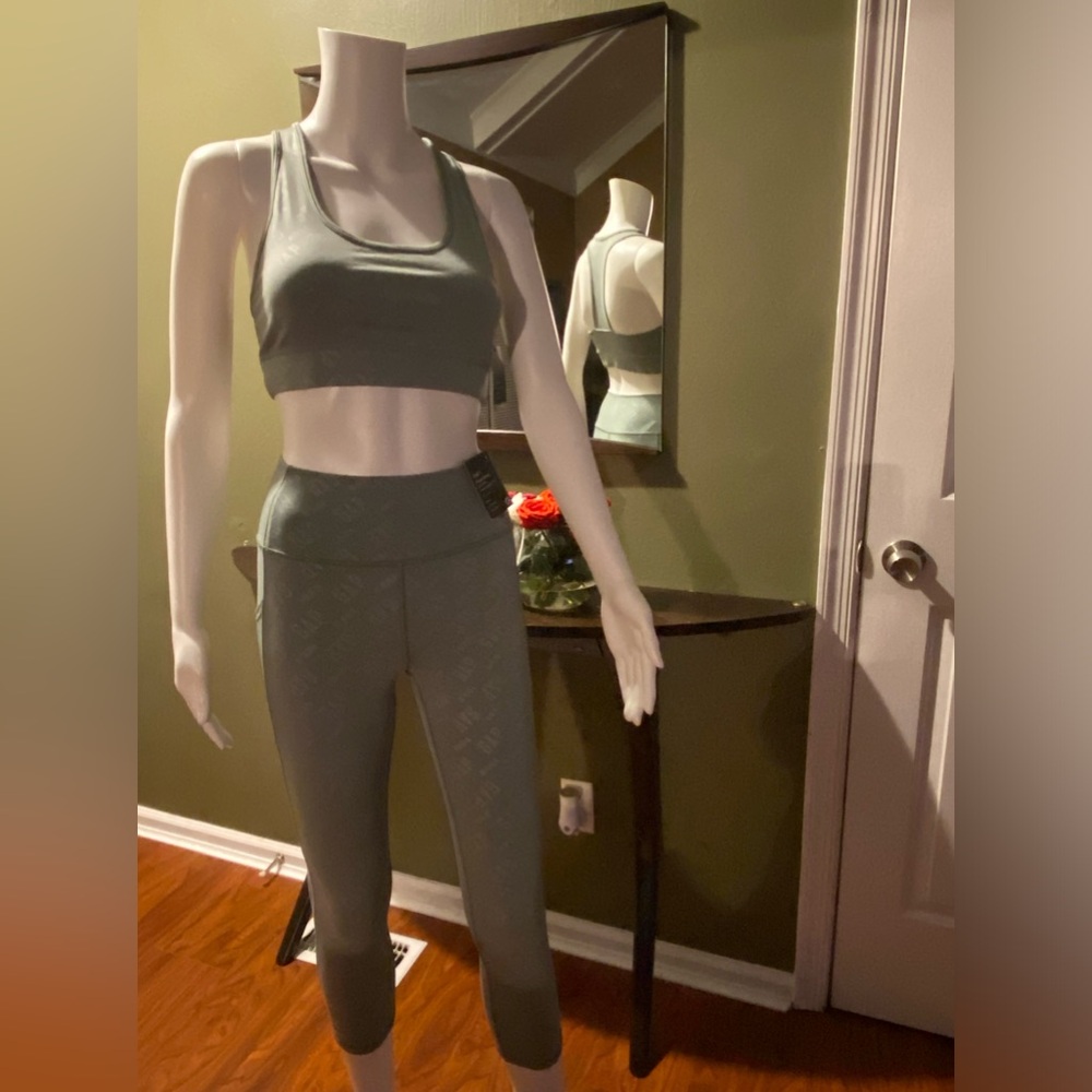 GapFit Small Sports Bra and Petite Small High rise Leggings